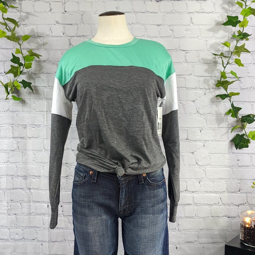 NO BOUNDARIES Long Sleeve Top